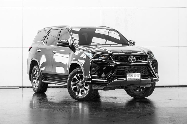 Toyota Fortuner 2022 2.4 Leader V Utility-car ดีเซล ไม่ติดแก๊ส เกียร์อัตโนมัติ ดำ รูปที่ 2