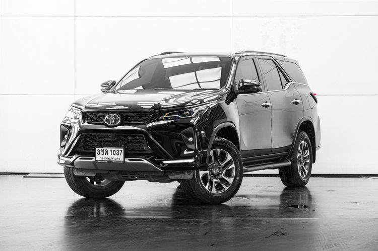 Toyota Fortuner 2022 2.4 Leader V Utility-car ดีเซล ไม่ติดแก๊ส เกียร์อัตโนมัติ ดำ