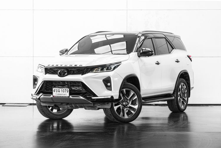 Toyota Fortuner 2022 2.8 Legender Black Top 4WD Utility-car ดีเซล ไม่ติดแก๊ส เกียร์อัตโนมัติ ขาว