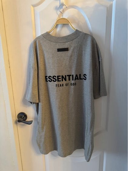 ขายเหมา 2 ตัว เสื้อยืดแขนสั้น Essential Fear of gods ของแท้ รูปที่ 2