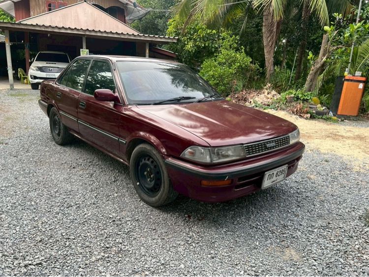 รถ Toyota Corolla 1.6 สี แดง