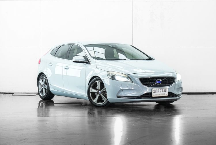 รถ Volvo V40 1.9 สี ฟ้า