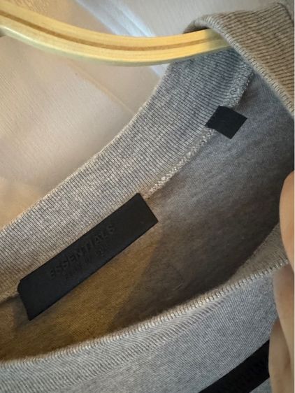 ขายเหมาๆ 2 สี รุ่นเดียวกัน เสื้อยืดแขนสั้น Essential Fear of Gods ของแท้ รูปที่ 9