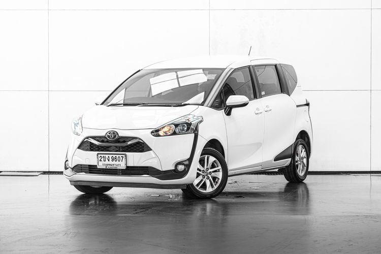 รถ Toyota Sienta 1.5 G สี ขาว