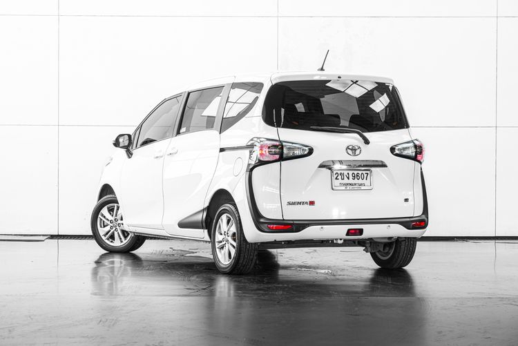 Toyota Sienta 2021 1.5 G Utility-car เบนซิน ไม่ติดแก๊ส เกียร์อัตโนมัติ ขาว รูปที่ 4