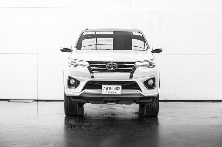 Toyota Fortuner 2017 2.8 V TRD Sportivo Black Top Utility-car ดีเซล ไม่ติดแก๊ส เกียร์อัตโนมัติ ขาว รูปที่ 3