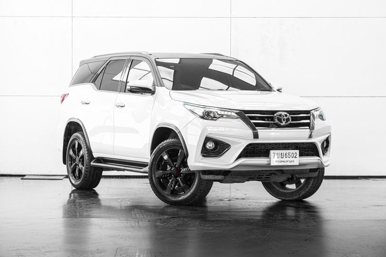 Toyota Fortuner 2017 2.8 V TRD Sportivo Black Top Utility-car ดีเซล ไม่ติดแก๊ส เกียร์อัตโนมัติ ขาว รูปที่ 2