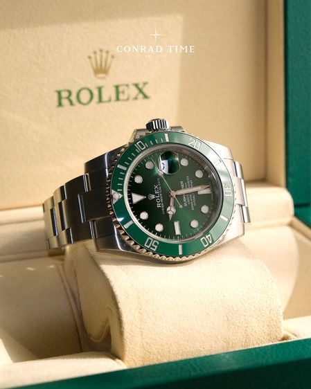 Rolex Submariner 116610LV 'Hulk Green Dial Oyster Steel 2018 40mm. Fullset