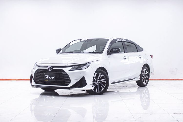 รถ Toyota Yaris ATIV 1.2 Premium Luxury สี ขาว