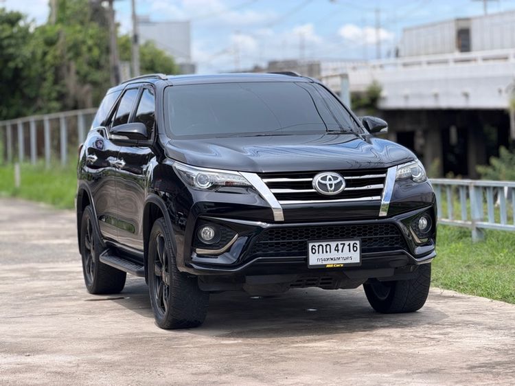 รถ Toyota Fortuner 2.8 V TRD Sportivo สี ดำ