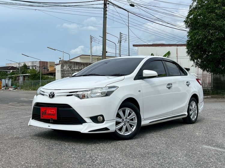 รถ Toyota Vios 1.5 E สี ขาว
