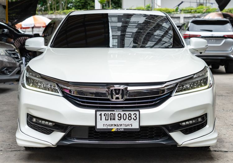 รถ Honda Accord 2.0 Hybrid Tech i-VTEC สี ขาว