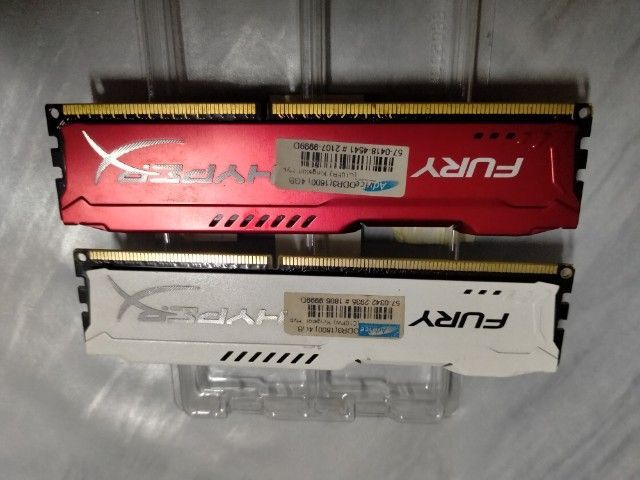 ที่เก็บข้อมูลและเมมโมรี่การ์ด แรมhyper x ตัวละ 2g. 2ตัว