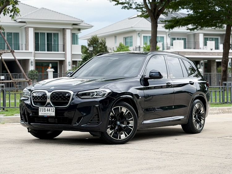 รถ BMW iX3 M Sport LCI สี ดำ