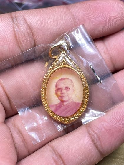 ล็อกเกตหลวงพ่อฤาษีลิงดำ แบบเต็มองค์และครึ่งองค์ จำนวน 3 องค์ รูปที่ 5