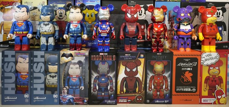 BEARBRICK + MOLLY BEARBRICK 1000เปอร์เซ็นต์ จำนวน 76 ตัว MOLLY ขนาดใหญ่ จำนวน 7 ตัวรวมทั้งหมด 83 ตัว