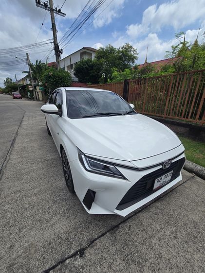รถ Toyota Yaris ATIV 1.2 Sport สี ขาว