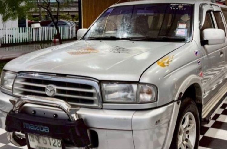 รถ Mazda Fighter 2.5 Super Saloon Lux สี บรอนซ์เงิน