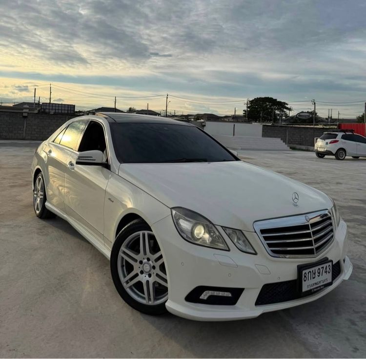 รถ Mercedes-Benz E-Class E250 AMG สี ขาว