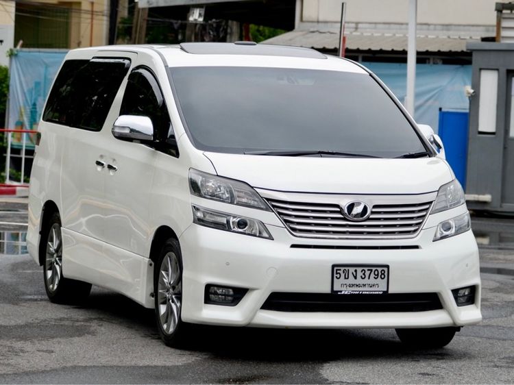 รถ Toyota Vellfire 2.4 Z สี ขาว