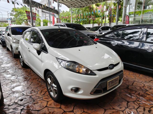 รถ Ford Fiesta 1.5 Sport สี ขาว