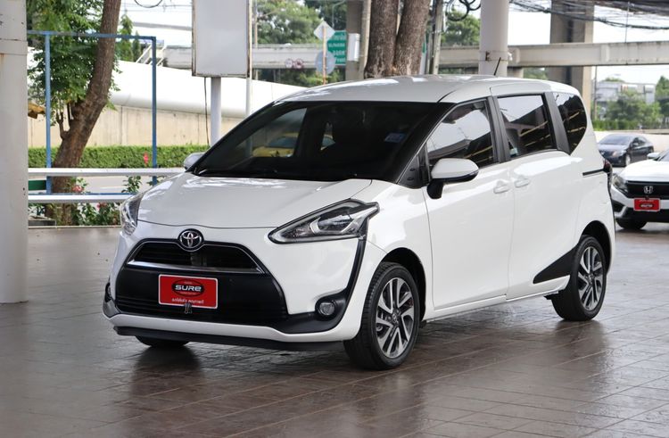รถ Toyota Sienta 1.5 V สี ขาว