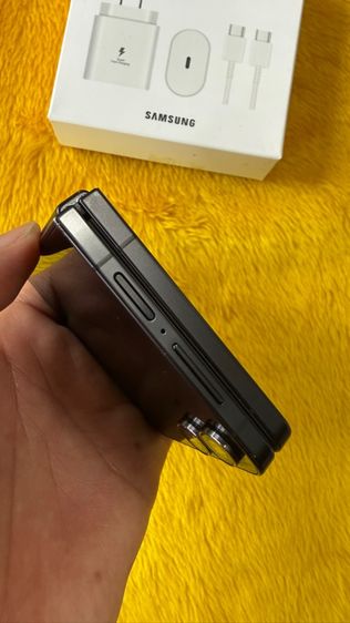 Samsung Z Flip7-12-512GB รูปที่ 7