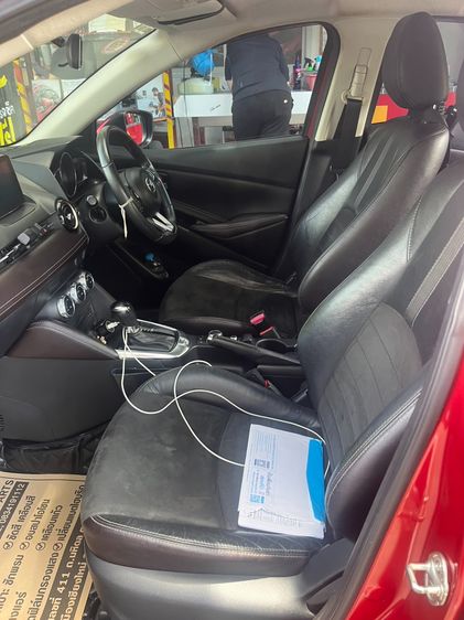 Mazda Mazda 2 2018 1.3 Skyactiv-G Sedan เบนซิน ไม่ติดแก๊ส เกียร์อัตโนมัติ แดง รูปที่ 4