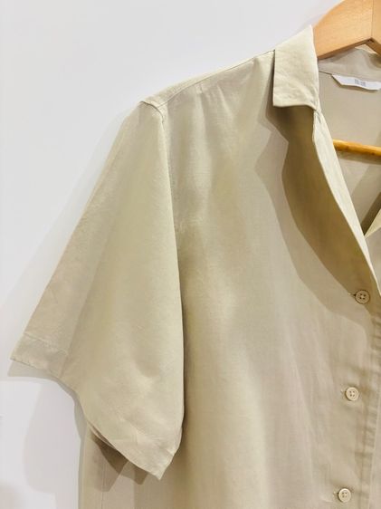 Uniqlo เสื้อเชิ้ต ผ้าลินินผสม คอเปิด แขนสั้นเสีเบจ  ผู้หญิง ไซส์ M มือสอง สภาพดี  รูปที่ 8