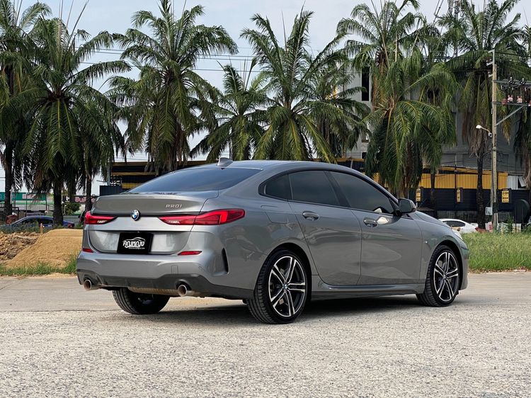 BMW Series 2 2022 220i Sedan เบนซิน ไม่ติดแก๊ส เกียร์อัตโนมัติ เทา รูปที่ 2