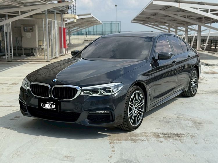 รถ BMW Series 5 530e สี เทา