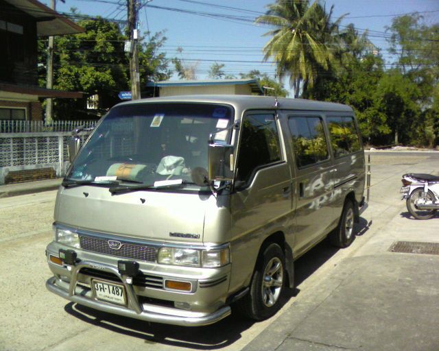 รถ Nissan รุ่นอื่นๆ รุ่นย่อยอื่นๆ สี บรอนซ์ทอง