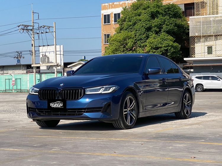 รถ BMW Series 5 530e สี น้ำเงิน