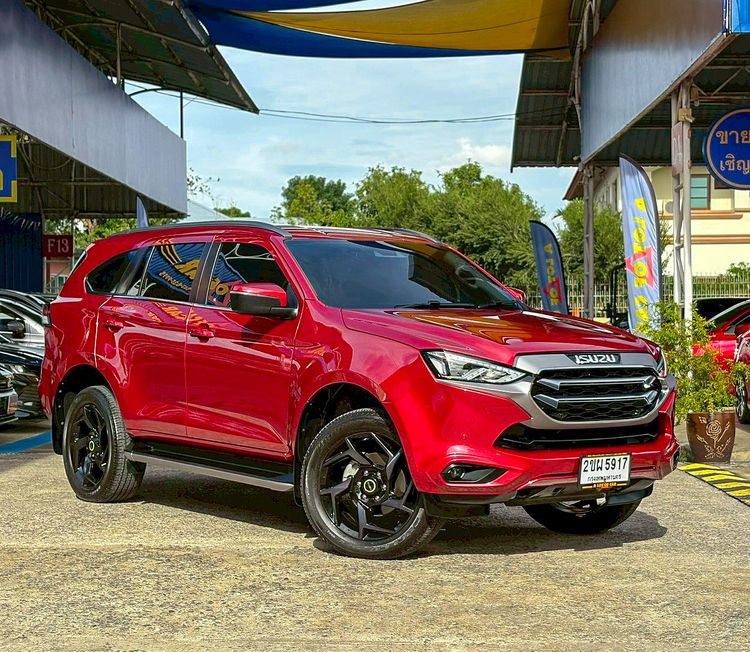 รถ Isuzu MU-X 3.0 Ultimate AT 2WD สี แดง