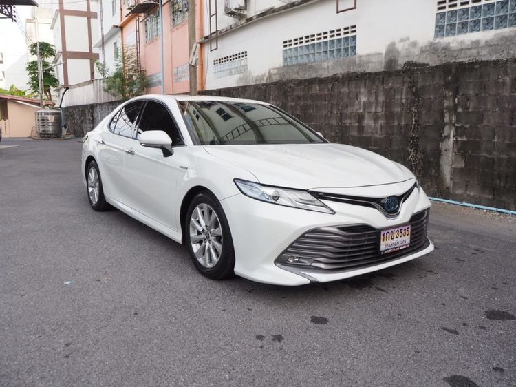 Toyota Camry 2020 2.5 HEV Premium Luxury Sedan ไฮบริด ไม่ติดแก๊ส เกียร์อัตโนมัติ ขาว รูปที่ 2