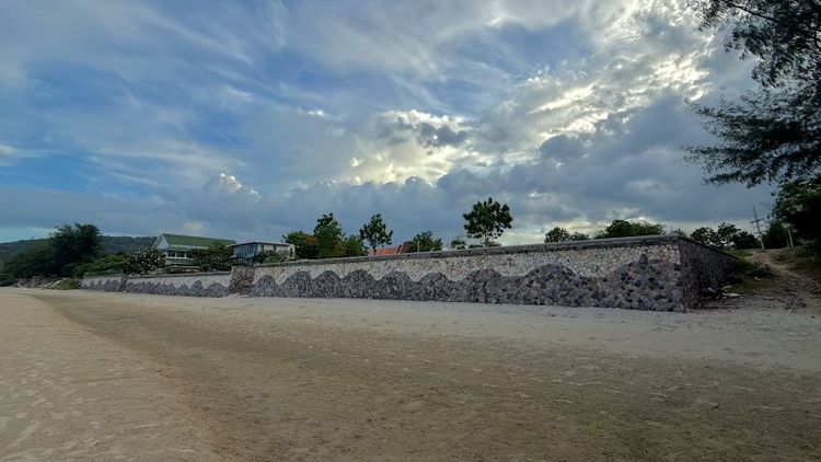 ปล่อยแล้ว ที่ดินสวยริมชายหาดเขาเต่า อำเภอหัวหิน