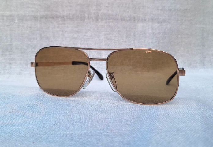 แว่นตาปัญญาชนอังกฤษในตำนาน OXFORD 14K GF  ตัวแท้ มือหนึ่ง—New Old Stock ทศวรรษ 1980 กรอบทองคำแท้–หุ้ม 14K GF เลนส์กระจกอิตาเลียนวินเทจ SAFILO หายาก สีน้ำตาล–ตอร์ติญ่า...Authentic Vintage OXFORD Handcrafted in the 1980s in Japan รูปที่ 10