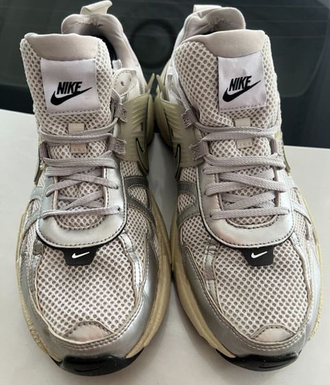 ขายถูก Nike V2K Run สี og นิยม สภาพดี ใส่นุ่มเบาสบาย size 43-275-280cm ของแท้ รูปที่ 5