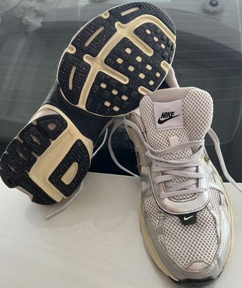 ขายถูก Nike V2K Run สี og นิยม สภาพดี ใส่นุ่มเบาสบาย size 43-275-280cm ของแท้ รูปที่ 6