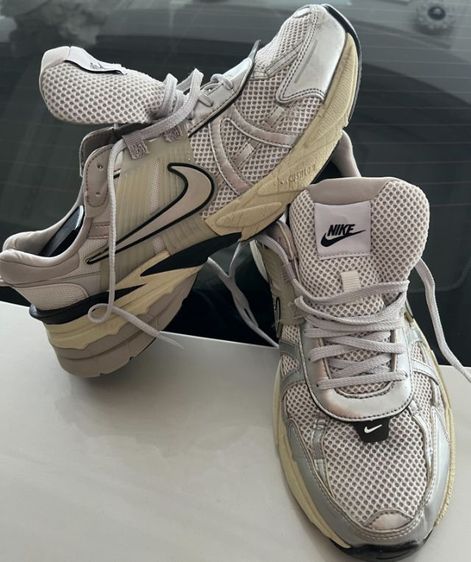 ขายถูก Nike V2K Run สี og นิยม สภาพดี ใส่นุ่มเบาสบาย size 43-275-280cm ของแท้