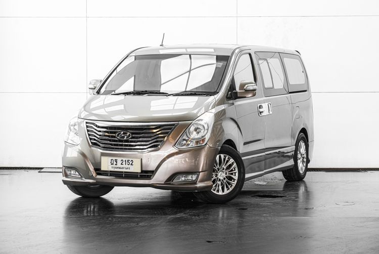 รถ Hyundai H-1  2.5 GRAND STAREX สี น้ำตาล