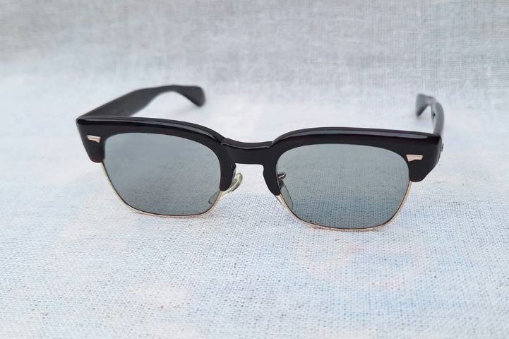 แว่นตาโบรว์ไลน์–คลับมาสเตอร์ HADSON OPTICAL 14K GF กรอบทองคำแท้–หุ้ม 14 KGF เลนส์กระจกคริสตัลญี่ปุ่น คุณภาพสูง SHINKO by SHINKO–SEIKI สีเทาท้องฟ้า...Authentic Vintage HADSON OPTICAL Handcrafted in the 1960's in Japan
 รูปที่ 2