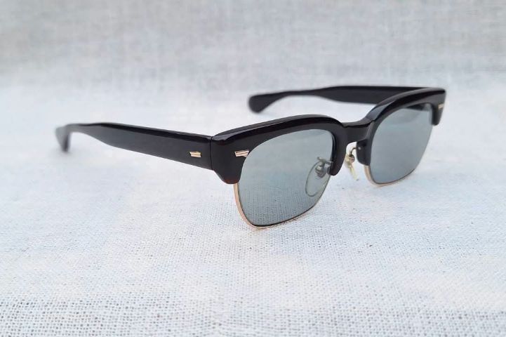 แว่นตาโบรว์ไลน์–คลับมาสเตอร์ HADSON OPTICAL 14K GF กรอบทองคำแท้–หุ้ม 14 KGF เลนส์กระจกคริสตัลญี่ปุ่น คุณภาพสูง SHINKO by SHINKO–SEIKI สีเทาท้องฟ้า...Authentic Vintage HADSON OPTICAL Handcrafted in the 1960's in Japan
 รูปที่ 3
