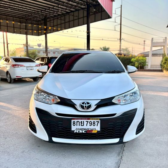 Toyota Yaris 2019 1.2 E Sedan เบนซิน ไม่ติดแก๊ส เกียร์อัตโนมัติ ขาว รูปที่ 4