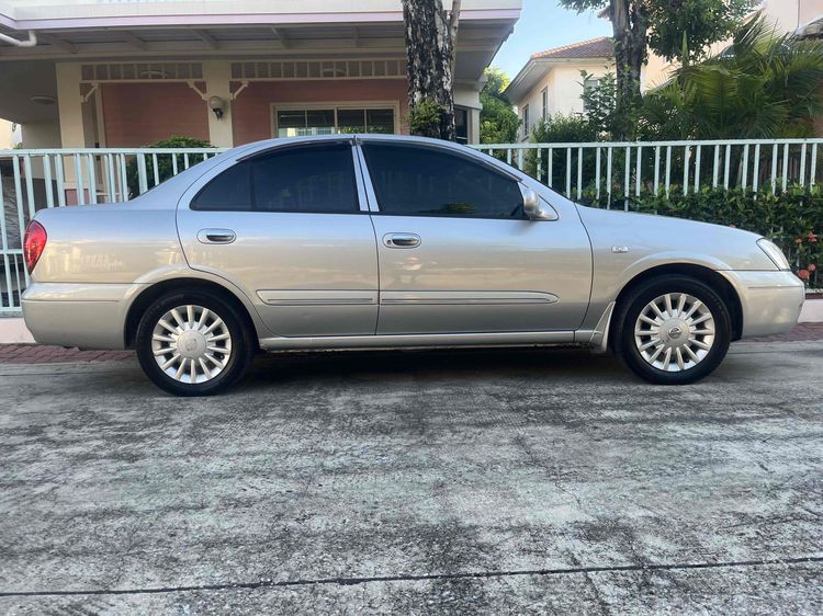 รถ Nissan Sunny 1.6 GL Neo สี บรอนซ์เงิน