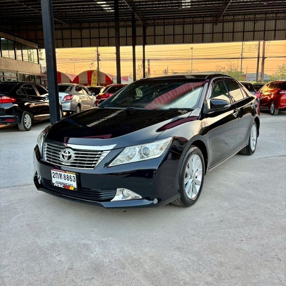 รถ Toyota Camry 2.5 G สี ขาว