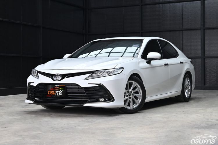รถ Toyota Camry 2.5 Sport สี ขาว