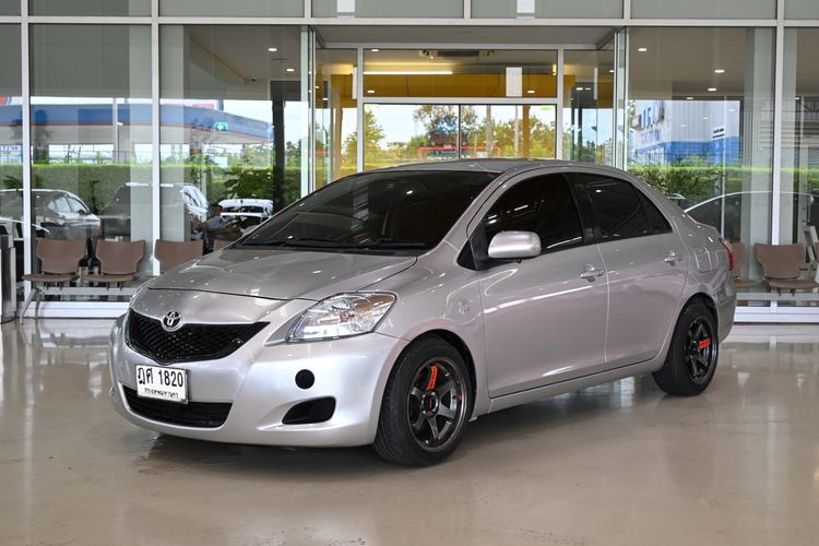 รถ Toyota Vios 1.5 J สี บรอนซ์เงิน