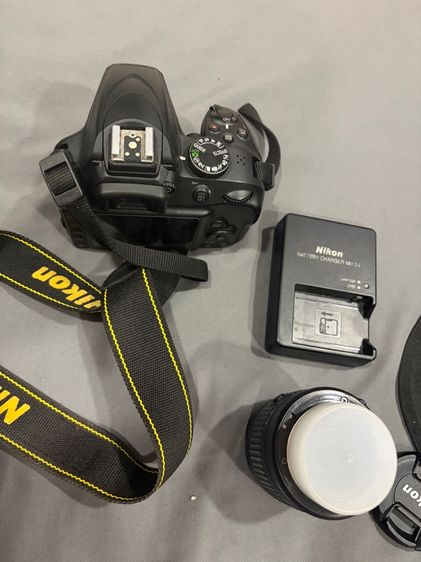กล้อง DSLR ไม่กันน้ำ Nikon D3400 ประกบกับเลนส์