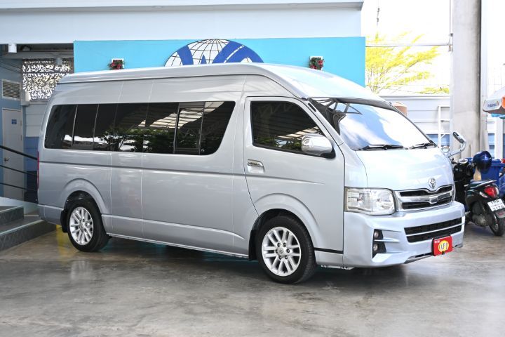 รถ Toyota Commuter 2.5 สี เทา